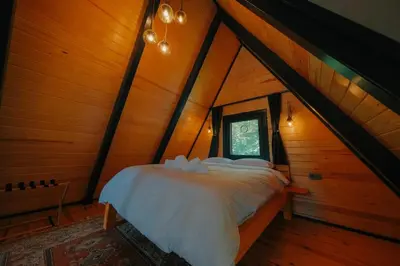 a bedroom with a bed in a wooden room at Nevbahar Sapanca ile Lüks Bir Tatile Merhaba Deyin in Sapanca