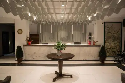 a lobby with a table in front of a counter at Altuncu Premium Termal Hotel in Armutlu