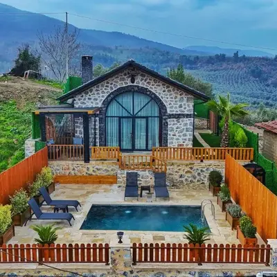 Taş Devri Konaklama
