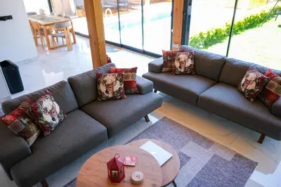 a living room with two couches and a table at Villa Wonka Sapanca Sıcak Havuz in Sapanca
