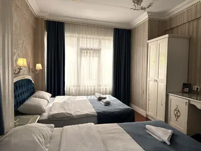 a hotel room with two beds and a window at Alyon Hotell in Istanbul