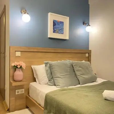 SIM Crown Hotel