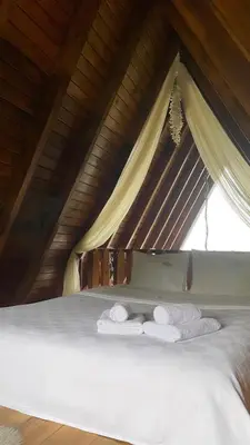 a bedroom with a bed with towels on it at Sapanca Liva Bungalov in Sapanca
