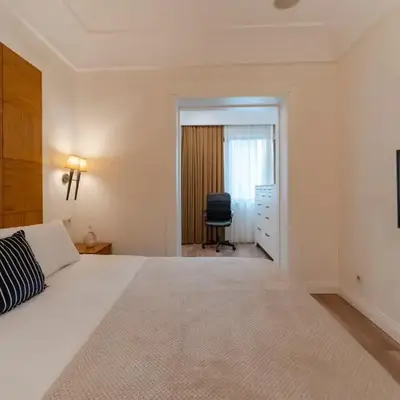Three-Bedroom Family Suite in Managed Aparthotel - Balcony & Elevator near Taksim Square