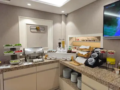 a kitchen with a counter top with a counter top at Pasa Hotel Gemlik in Gemlik