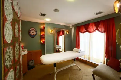a room with a whiteificialificialificialificialificialificialificialificialificialificialificial at Zagreb Hotel in Istanbul