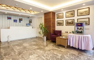 a waiting room with a table and a counter at Buyukada Comfort OTEL in Buyukada