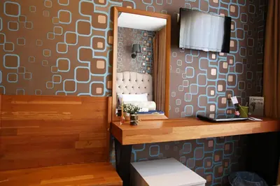 a dressing room with a mirror and a desk at Kuzen Otel in Istanbul
