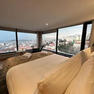Louis Rooms