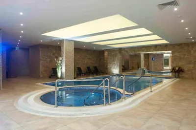 a large swimming pool in a hotel room at İstanbul Medikal Termal in Tuzla