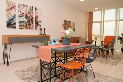 a kitchen and dining room with a table and chairs at Zin D Home Dudullu Otel in Istanbul
