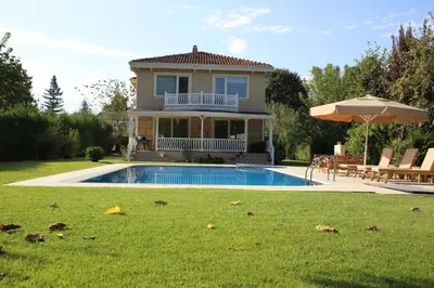 a house with a swimming pool in the yard at Damla Pansiyon in Sapanca