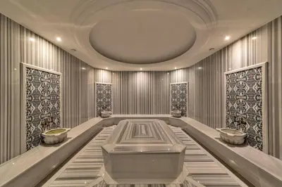 a dressing room with two sinks and a ceiling at Land Park Hotel in Istanbul
