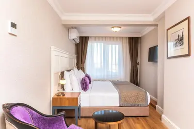 a hotel room with a bed and a window at Meroddi La Porta in Istanbul