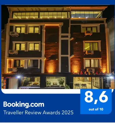 a review of a review of a hotel at night at Gul Otel in Istanbul