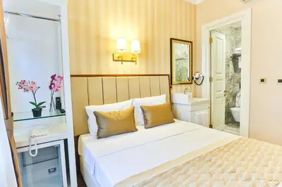 a bedroom with a bed and a bathroom at HANENDE HOTEL in Istanbul
