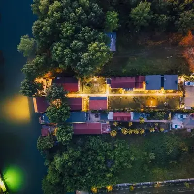 antik river house