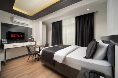 a hotel room with a bed and a television at Bakırköy Zeugma Suit Otel in Istanbul