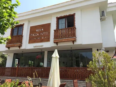 an umbrella in front of a hotel at Ağva Piassa Otel in Agva