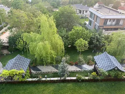 an aerial view of a garden with trees and a house at Golden Hour Apartment بورصة شقة مريحة Bursa Nilufer مَنْظَرٌ جَمِيلٌ in Nilüfer