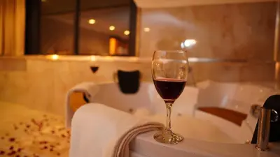 a glass of wine sitting on top of a bath tub at Arsisa in Avcılar