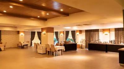 a restaurant with tables and chairs and a bar at MOX Hotel Wellness & Spa in Sapanca