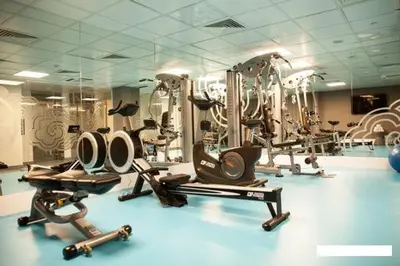 a gym with several treadmills and exercise bikes at Anemon Bakırköy in Istanbul