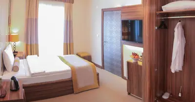 a small bedroom with a bed and a window at Burçman Hotel Vişne in Yıldırım