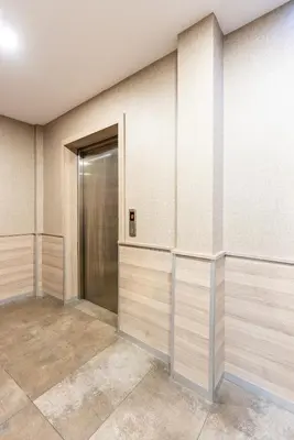 an empty room with a door and a wall at MELİSA SUİT RESİDENCE in Istanbul