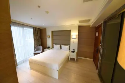 a hotel room with a bed and a chair at Hotel Le Mirage in Istanbul