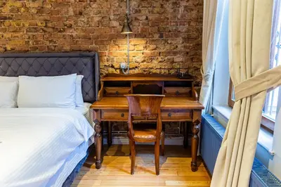 a bedroom with a desk and a bed and a desk at Ganbaru Tours - Private Triplex&Duplex in Istanbul