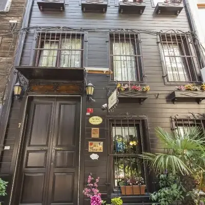 Naz Wooden House Inn