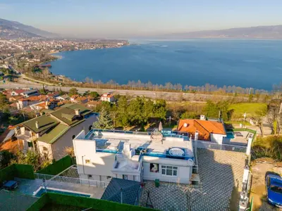 an aerial view of a house with a lake at WHİTE ROSE VİLLA Jakuzili ve Isıtma Havuzlu in Sapanca