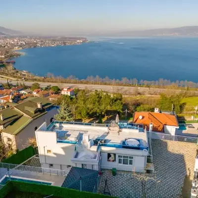 WHİTE ROSE VİLLA Jakuzili ve Isıtma Havuzlu