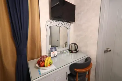 a table with a bowl of fruit and a mirror at BALPETEK HOTEL in Istanbul