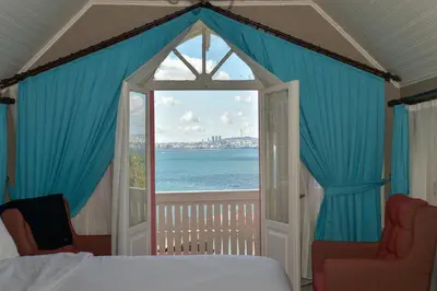 a bedroom with a bed and a view of the ocean at Noya Köşk Otel in Adalar