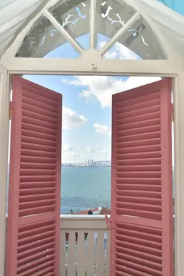 an open window with a view of the ocean at Noya Köşk Otel in Adalar