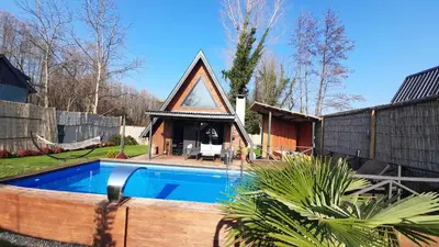 a small house with a swimming pool in a yard at UĞURLUBUNGALOV in Sapanca