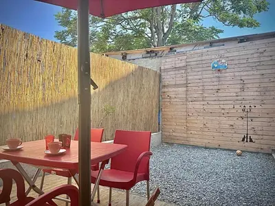 a table and chairs with an umbrella in a backyard at İstanbulda merkezi pitoresk konum müstakil yeni ev in Istanbul