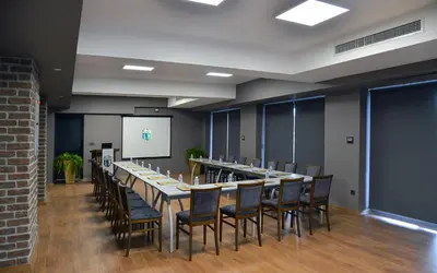 a conference room with a long table and chairs at Denizatı Plus Hotel in Istanbul